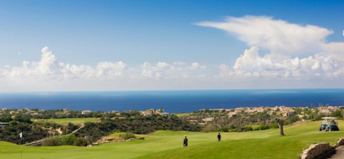 Das allererste Freizeit- und Golfprojekt seiner Art in Zypern - das Aphrodite Hills Resort – beheimatet einen großartigen Meisterschaftsgolfplatz, der sich über 6.299 Meter hinweg streckt. (Foto: Aphrodite Hills Resort)