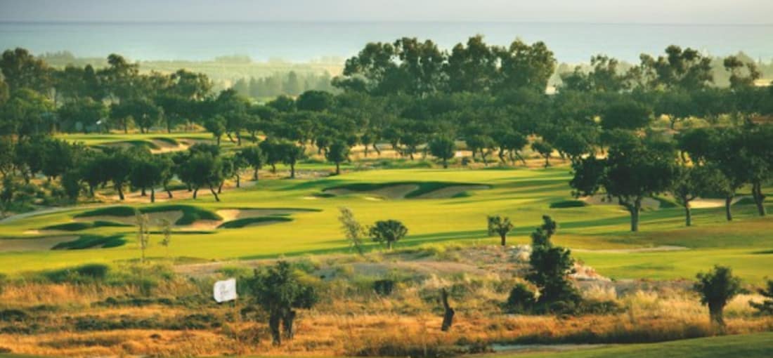 Der Golfplatz des Eléa Golf Club windet sich durch alte Johannisbrot- und Olivenbaumbestände. (Foto: Eléa Golf Club)