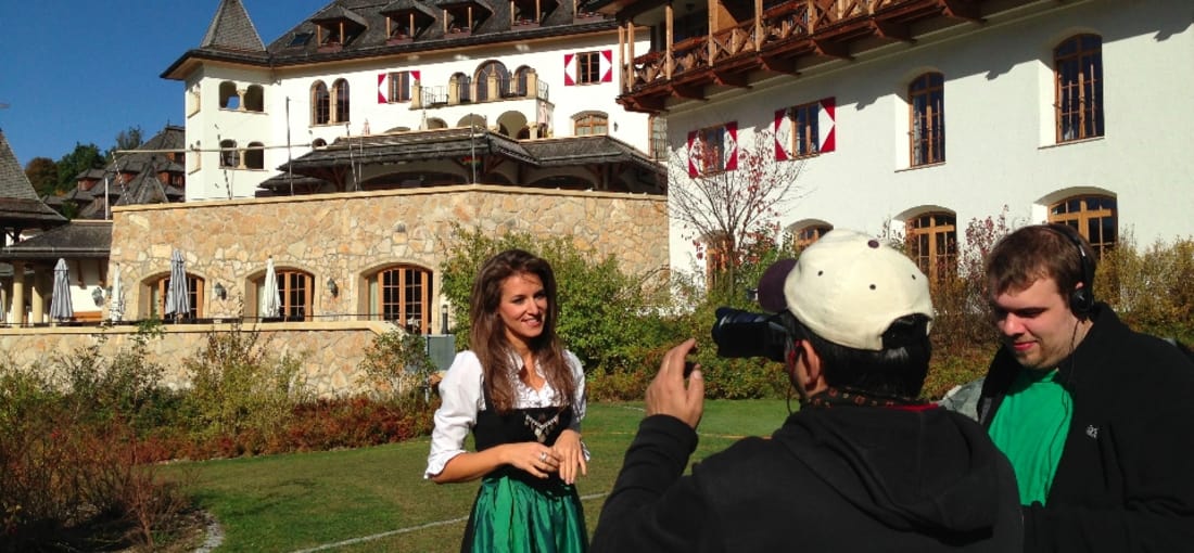 Das Aufnahmeteam der Golf Post vor dem Resort A-Rosa