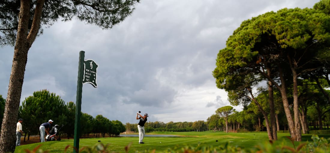 <h2>Sultan oder Pasha?</h2>
Eine Alternative stellen die beiden Kurse im Antalya Golf Club dar, der sich etwa fünf Kilometer von Belek entfernt befindet. Der Pasha Kurs ist Gegensatz zum Sultan Kurs (über 6000 Meter) nur 5731 Meter lang, wartet dafür jedoch mit zahlreichen Hindernissen auf.
<br>(Foto: Getty)