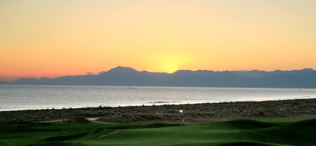 <h2>19 Plätze für Golfliebhaber</h2>
Der Club Med Belek ist einer von insgesamt elf Golf Clubs in Belek, in denen 19 Plätze mit je 18-Löchern zur Verfügung stehen. Neben den perfekten klimatischen Bedingungen, die entspannte Runden in den Herbst- und Wintermonaten erlauben, überzeugen auch die moderaten Preise der angrenzenden Luxushotels und komfortablen Golfresorts sowie das traumhafte Panorama von Mittelmeer und Taurus-Gebirge.
<br>(Foto: Getty)
