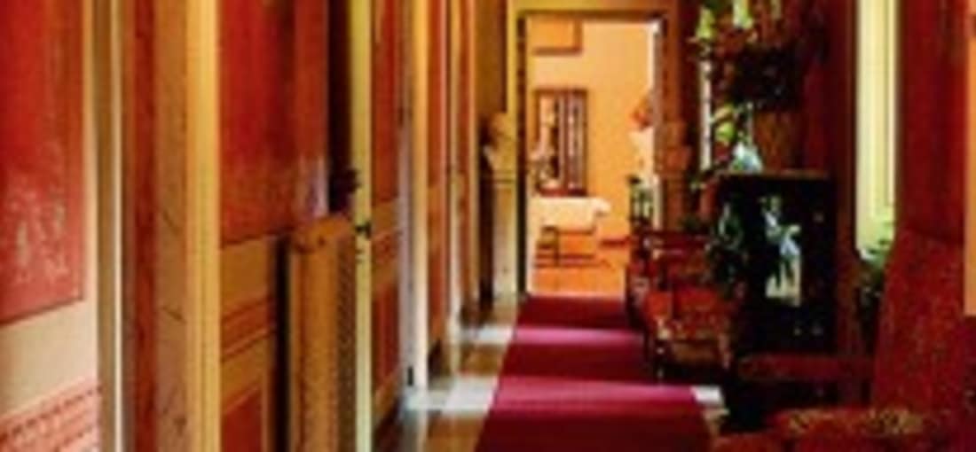 Der Flur im alten Landhaus Villa Carolina. Das Hotel biete sich als Ausgangspunkt zu Touren an. (Foto: Weihrauch)