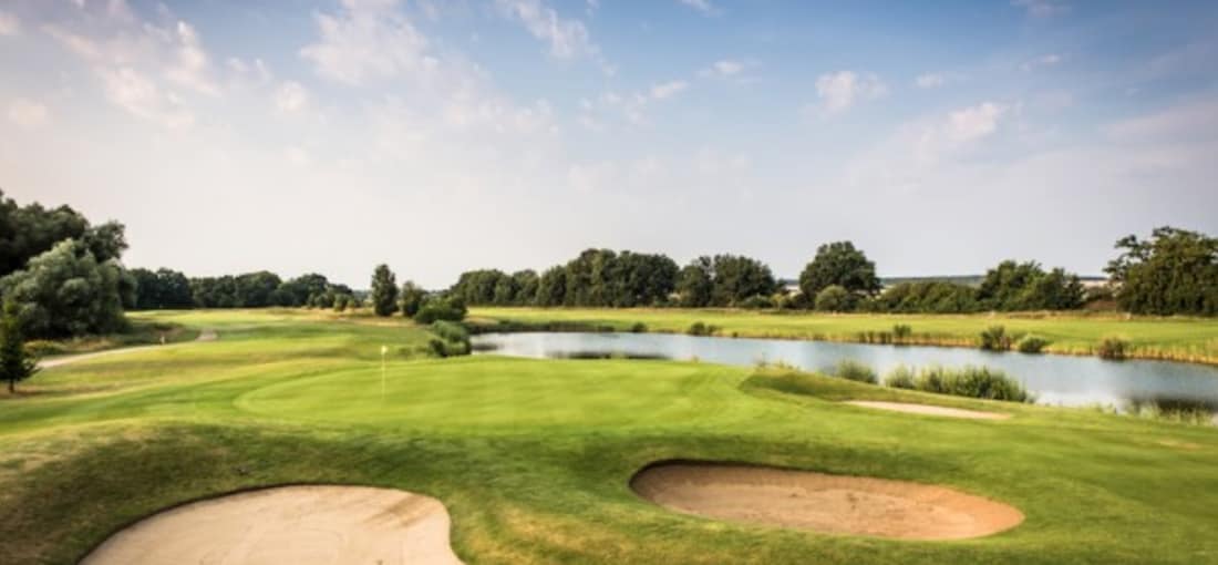 Grenzenloses Golfvergnügen auf 72 Löchern im Golfclub Fleesensee.