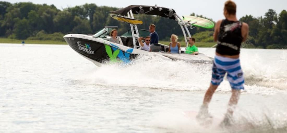 Wakeboarden – nur eines der zahlreichen Sportangebote am Fleesensee.