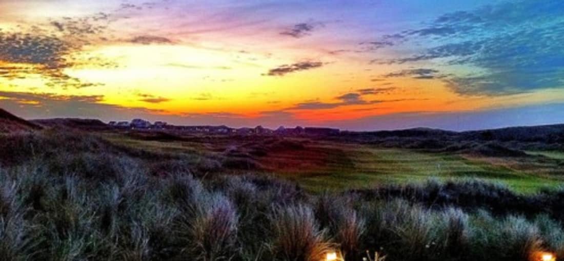 <h2>Golf Club Budersand</h2>
Die abendliche Atmosphäre rundet einen schönen Golftag ab (Foto: flickr).