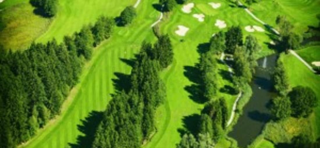 <Der GC Bodensee Weissensberg</h2> Am Bodensee gibt es viele interessante Golfclubs. Einer von ihnen ist der GC Bodensee Weissensberg, der mit tollen Impressionen auf sich aufmerksam macht. (Foto: Studio Fasching)