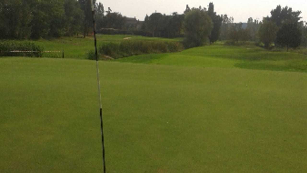 Da ist sie: Die Flagge! (Bild: Golf Post)