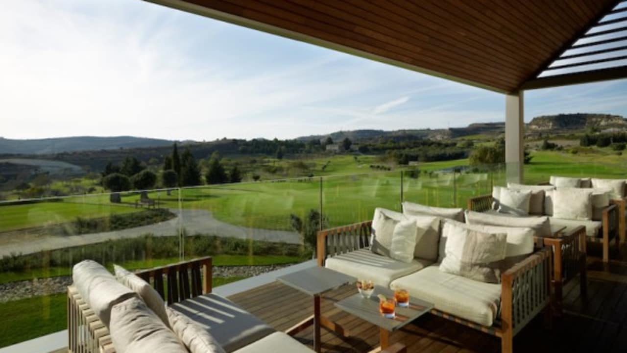 Abgesehen vom Golfplatz wartet Minthis Hills mit einem luxuriösen Clubhaus inklusive Restaurant und Sportbar auf. (Foto: Minthis Hills Golf Club)