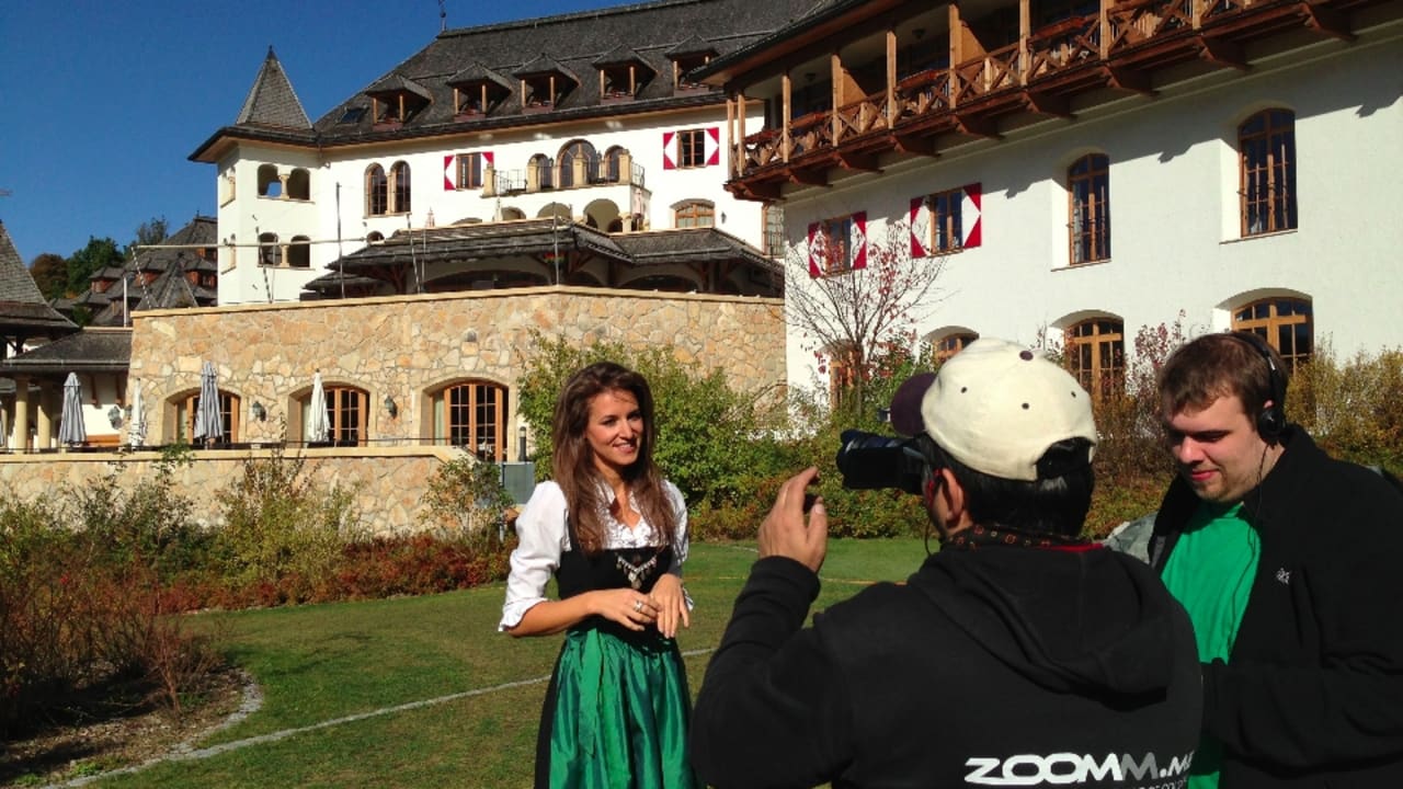 Das Aufnahmeteam der Golf Post vor dem Resort A-Rosa