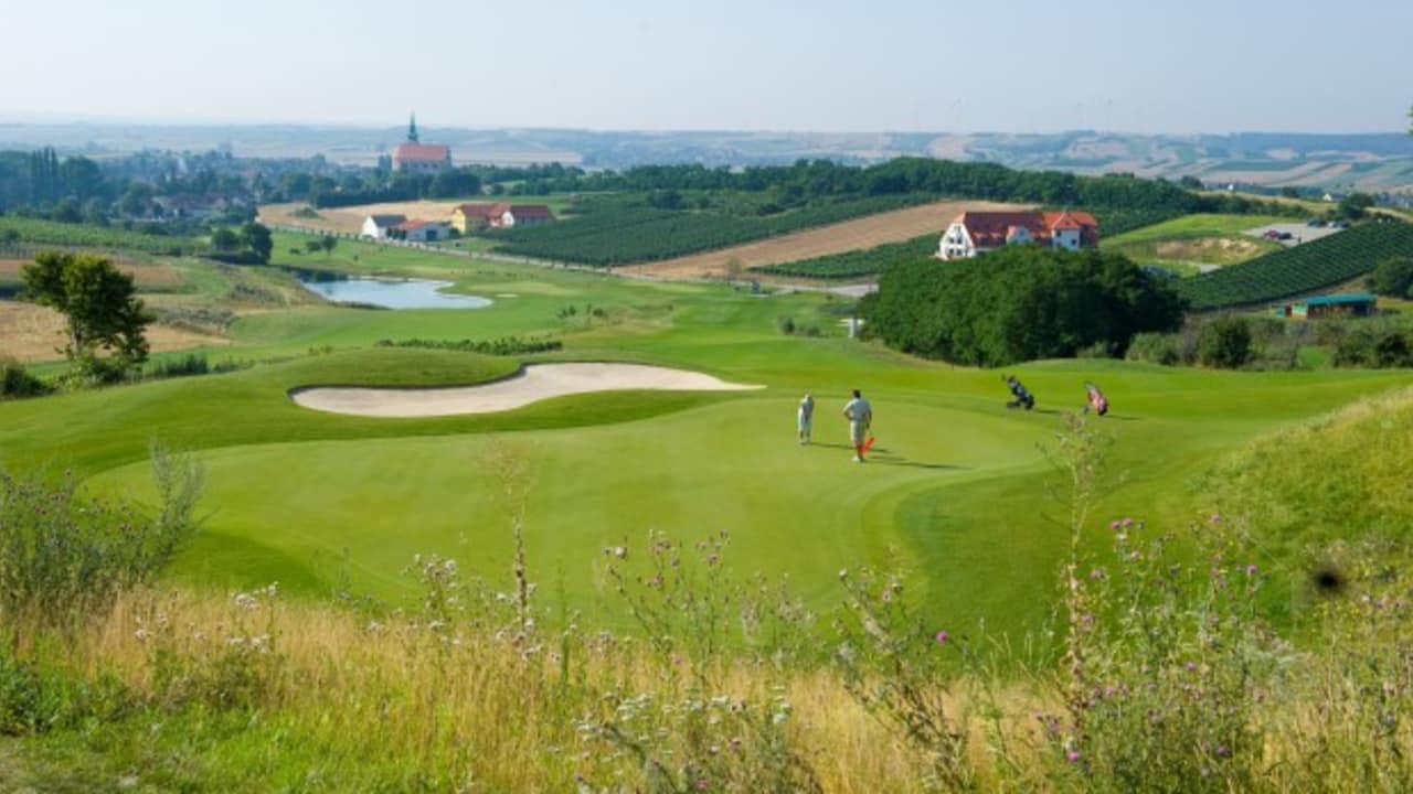Im nördlichen Weinviertel lassen sich Wein und Golf im Golfclub Veltlinerland Poysdorf verbinden. (GC Vertlinderland Poysdorf)