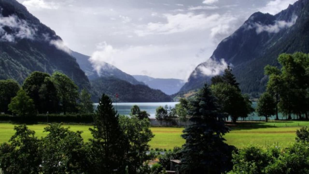 <h2>Unzählige Seen</h2>
Der Lago di Poschiavo (dt. Puschlaversee) ist einer von 615 Seen in Graubünden, in einem der... (Foto: Getty)