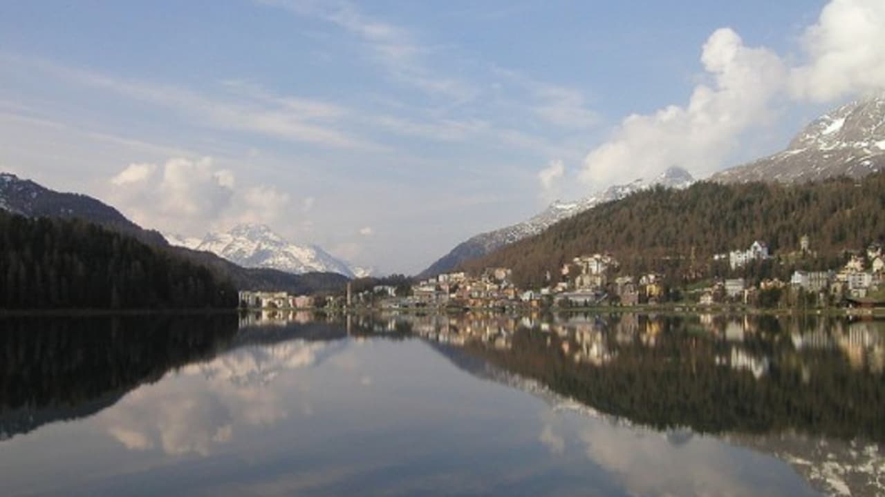<h2>Heimliche Hauptstadt St. Moritz</h2>
... St. Moritz sein. Das malerische Alpendorf zählt zu den bekanntesten Wintersportgebieten der Alpen und ist nach wie vor eine der angesagtesten Destinationen des Jetset, ob bei Tag... (Foto: flickr.com/timo_w2s)