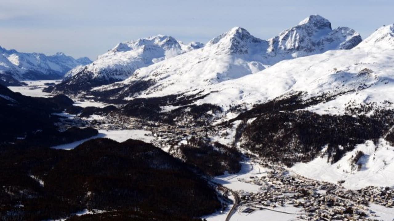 <h2>Hoch hinaus in Graubünden</h2>
...mehr als 150 Täler. Über 90 Prozent der Fläche Graubündens liegen auf über 1.200 Metern. Insgesamt gibt es 937 Bergipfel. (Foto: Getty)