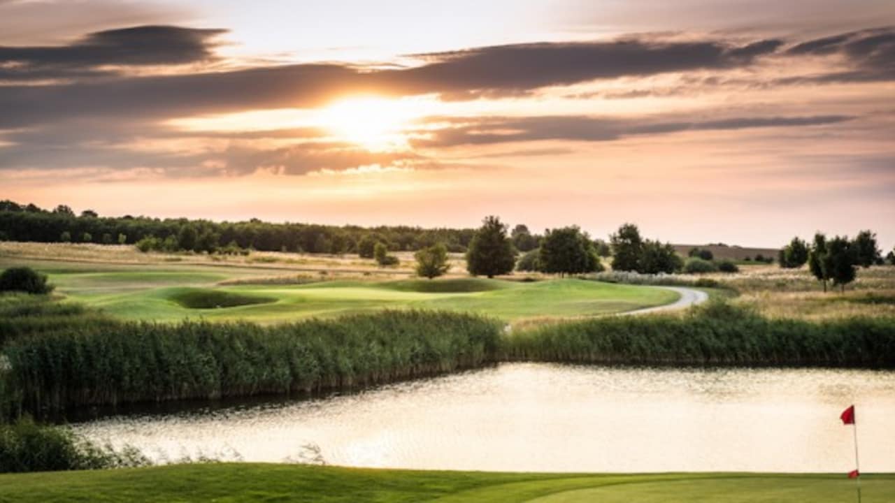 Grenzenloses Golfvergnügen auf 72 Löchern im Golfclub Fleesensee.