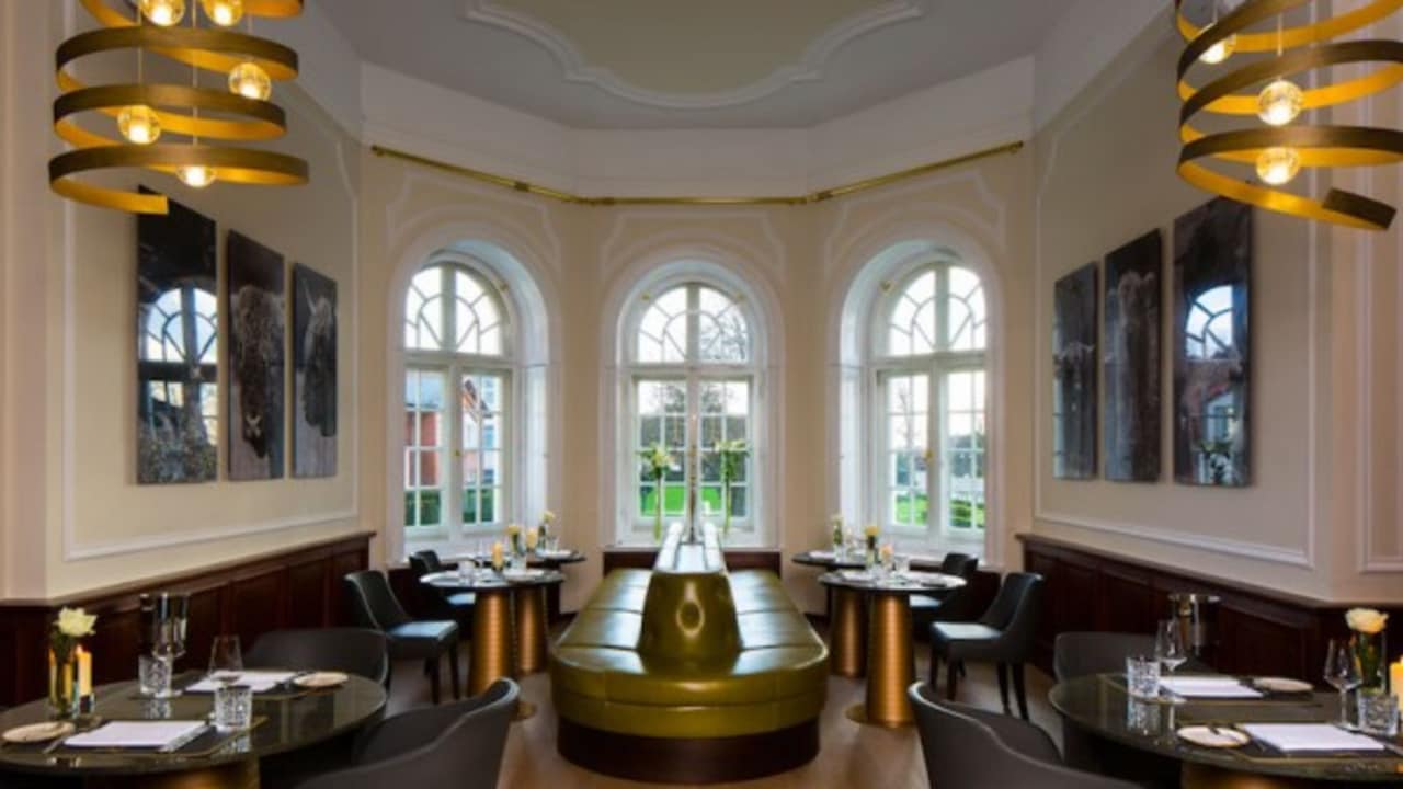 Das Restaurant „Blüchers“ im Schlosshotel Fleesensee verwöhnt mit französischer Brasserie-Küche, veredelt mit regionalen Einflüssen.