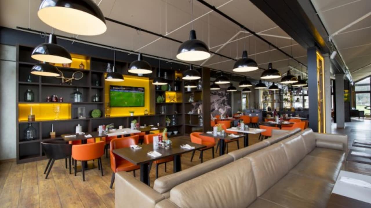 Das Restaurant „Genusswerkstatt“ im Golfclub Fleesensee – neu gestaltete Inneneinrichtung und frische Streetfood-Küche.
