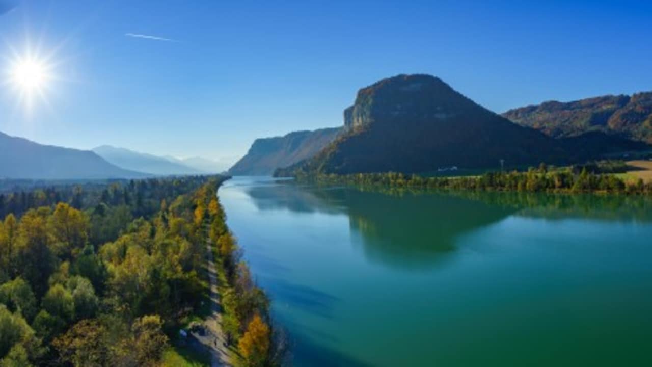 <h2>Der Drauradweg durch 3 Länder</h2> Er führt vom Ursprung der Drau im Toblacher Feld in Italien 366 km entlang des gleichnamigen Flusses durch Osttirol und Kärnten bis nach Marburg in Slowenien. (Foto: Kärnten)