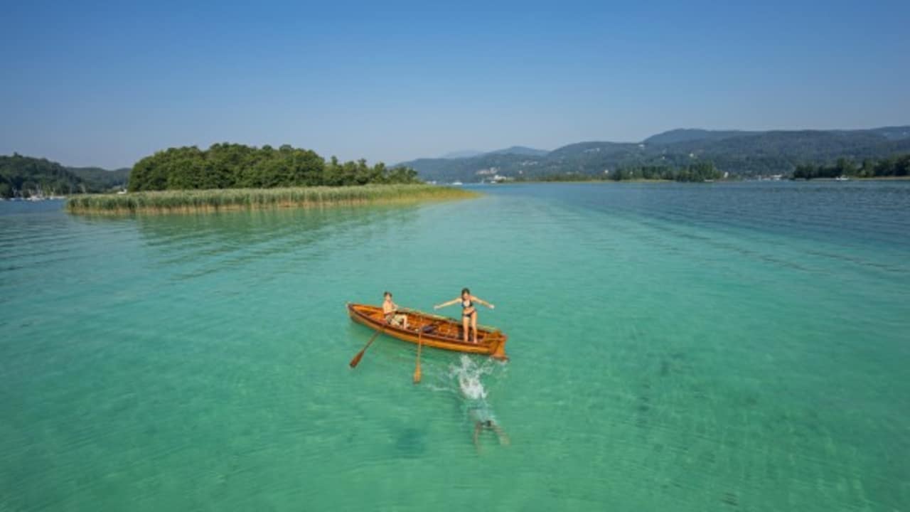 <h2>Die Kapuzinerinsel am Wörthersee</h2> Die kleine bewaldete Insel in Maria Wörth eignet sich ideal für einen Ausflug bei schönem Wetter. Hinüber geht es mit einem Motorboot. Kärnten ist auch bekannt für seine zahlreichen Seen ... (Foto: Kärnten)