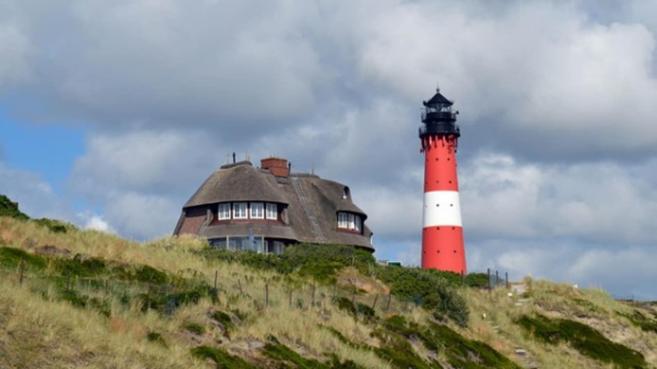 <h2>Leuchtturm bei Hörnum</h2>
Auch die verschiedenen Leuchttürme auf Sylt sind typisch für die Nordseeinsel (Foto: flickr).