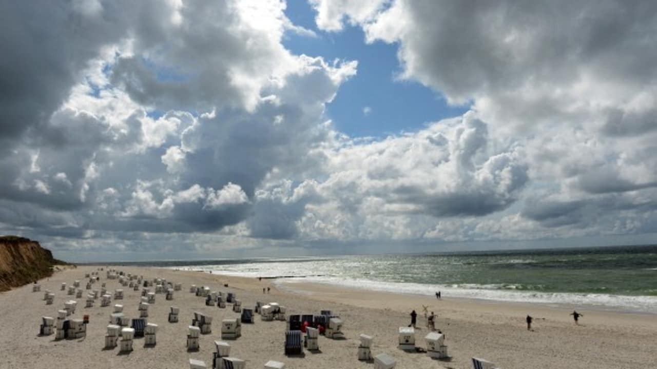 <h2>Breite Strände und Dünenlandschaften</h2>
Und die Strände auf Sylt erfüllen jedem Besucher sein ganz persönliches Freiheitsgefühl (Foto: getty).