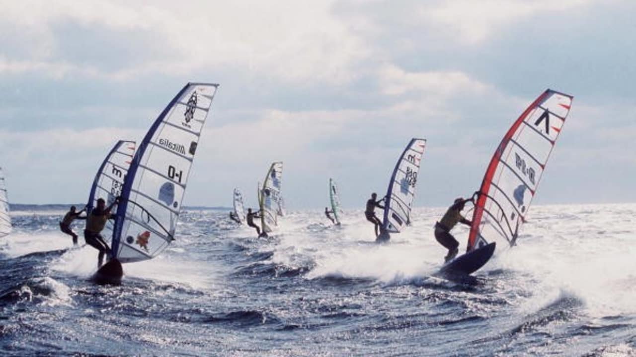 <h2>Windsurfen</h2>
Der raue Wind ist die perfekte Voraussetzung für Windsurfer (Foto: getty).