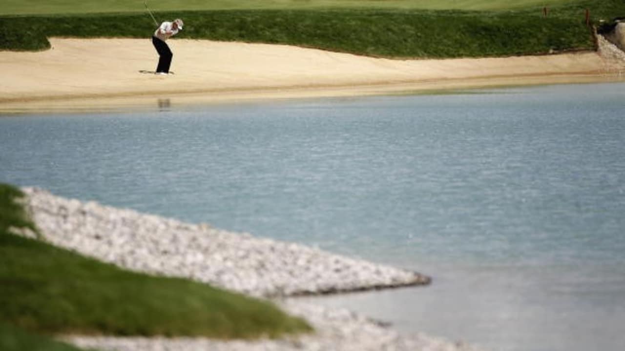 <h2>Golferisches Aushängeschild</h2> Türkisblaues Wasser und weißer Sand wie in der Karibik: Aushängeschild der Golfmöglichkeiten in und um Wien ist der Golfclub Fontana in Oberwaltersdorf, auf dem bereits die European Tour zu Gast war. (Foto: Getty)