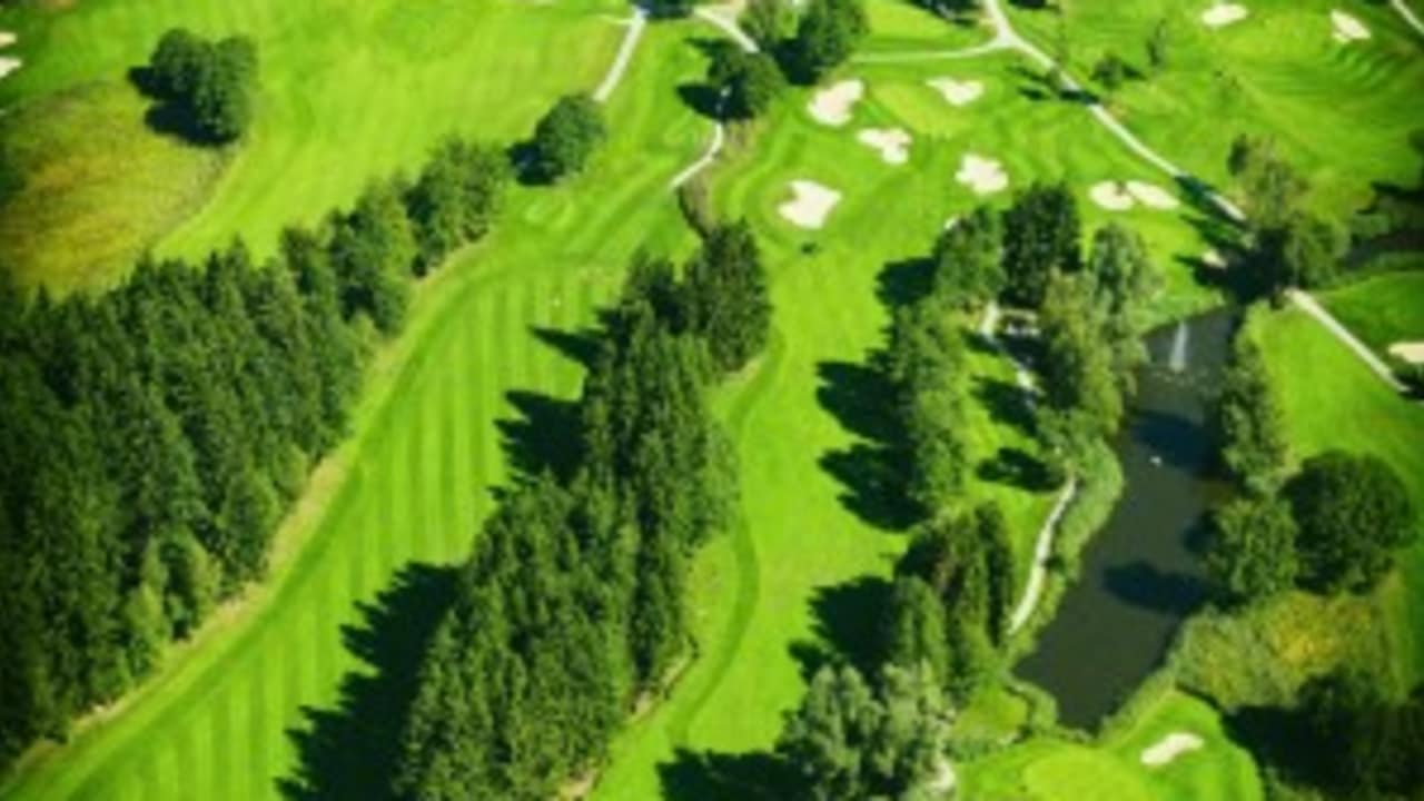 <Der GC Bodensee Weissensberg</h2> Am Bodensee gibt es viele interessante Golfclubs. Einer von ihnen ist der GC Bodensee Weissensberg, der mit tollen Impressionen auf sich aufmerksam macht. (Foto: Studio Fasching)