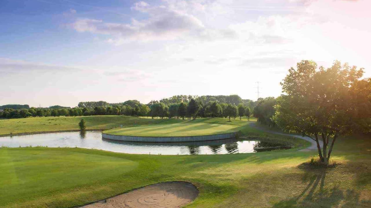 Kein Atomkraftwerk, sondern 36 Loch purer Golfspaß in Biblischen. (Foto: Golf Absolute)