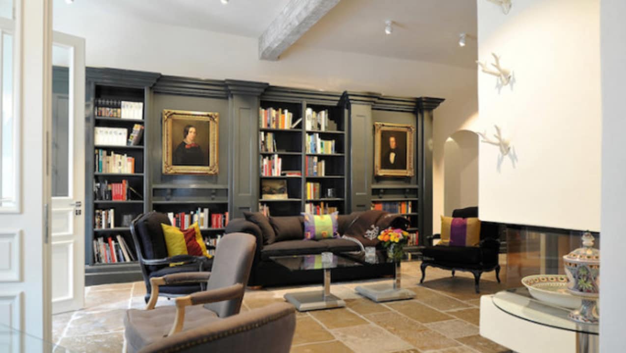 17-adventskalender-schlosshotel-betzenstein-lobby bibliothek