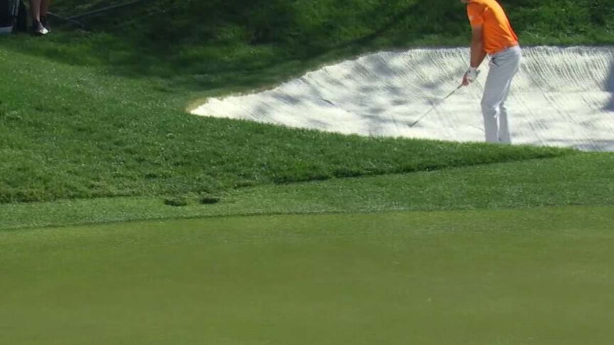 Rickie Fowler Holes Bunker Shot for Third Consecutive Birdie