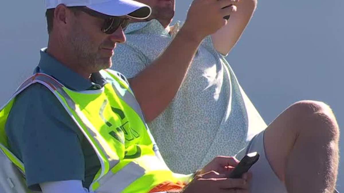 Matsuyama Leads Phoenix Open by One Shot Heading into Final Hole