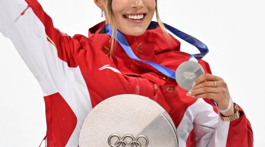 Eileen Gu Delivers Strong Halfpipe Run at Milano-Cortina Event