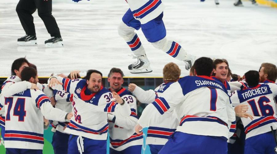 Les États-Unis sacrés champions olympiques de hockey 46 ans après