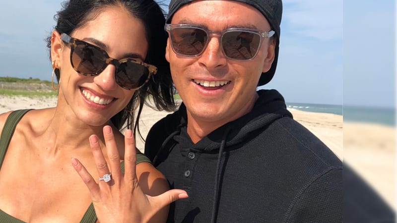 Antrag am Strand: Rickie Fowle...