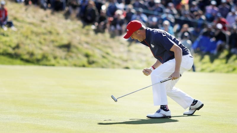 Justin Thomas präsentiert sein...