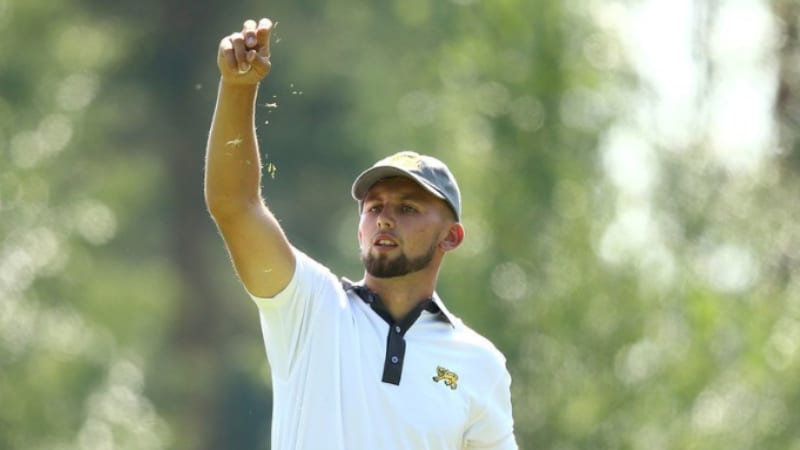 Das Harken eines Bunkers koste...