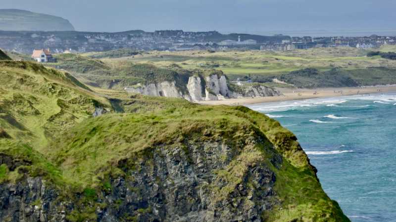 Dunluce Links von Royal Portru...