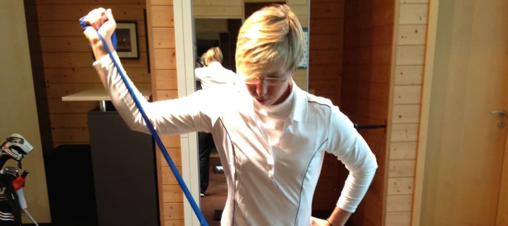 Ann-Kathrin Lindner mit Theraband