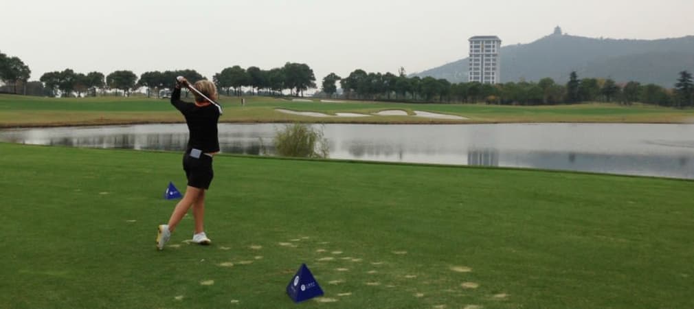 Ann-Kathrin Lindner liegt nach dem ersten Tag der Hero Women's Indian Open einen schlag hinter Nina Holleder.