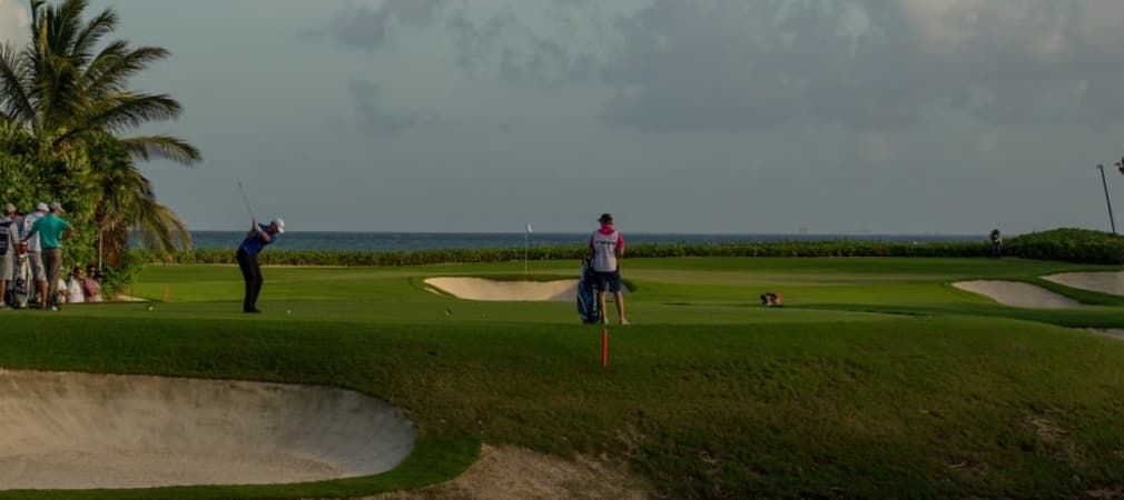 Robert Karlsson führt zur Zeit bei der OHL Classic at Mayakoba, die erneut wegen Dunkelheit unterbrochen wurde.