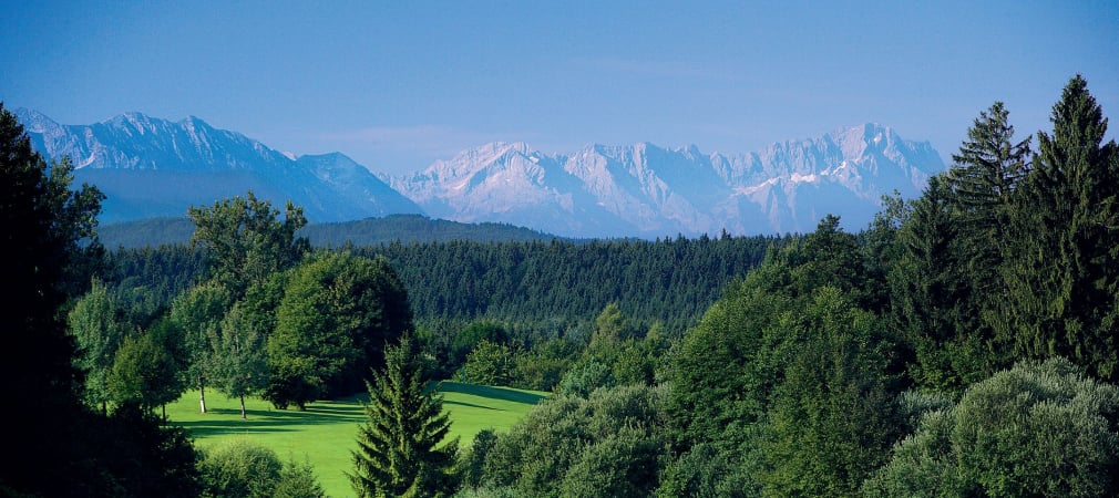 Bei der Golf Post Weihnachtstombola könnt Ihr Euch die Feiertage noch etwas versüßen. Wir verlosen unter anderem Greenfee-Gutscheine für den Golfplatz Iffeldorf.