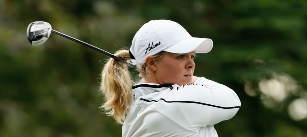 Die Schwedin Caroline Hedwall spielte am zweiten Tag der ISPS Handa Women's Australian Open ein Hole-in-One und setzte sich an die Spitze des Feldes