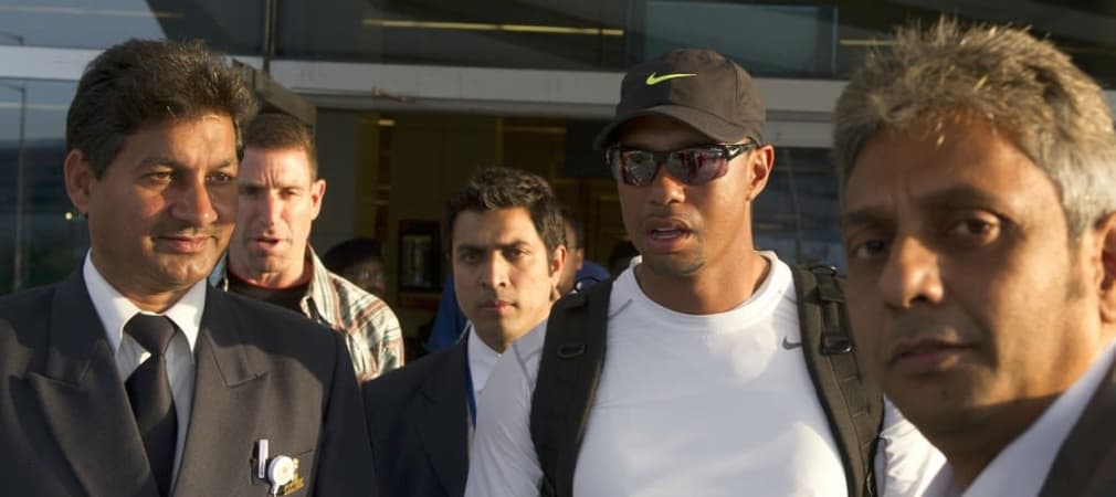Zum ersten Mal in Indien, aber das hat sich gelohnt - Tiger Woods bei seiner Ankunft in Neu Dheli. (Foto: Getty)