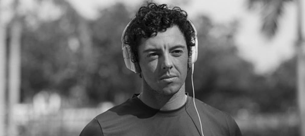 Auch Rory McIlroy hört während seiner Trainings- und Aufwärmrunden Musik. Der Nordire ist damit einer von vielen Golfstars die sich mit Musik auf ihre Turniere vorbereiten.