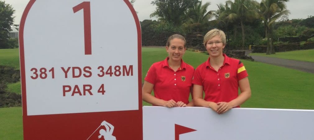 Ann-Kathrin Lindner (r.) und Nina Holleder bei der World Ladies Championship im Mission Hills Resort.
