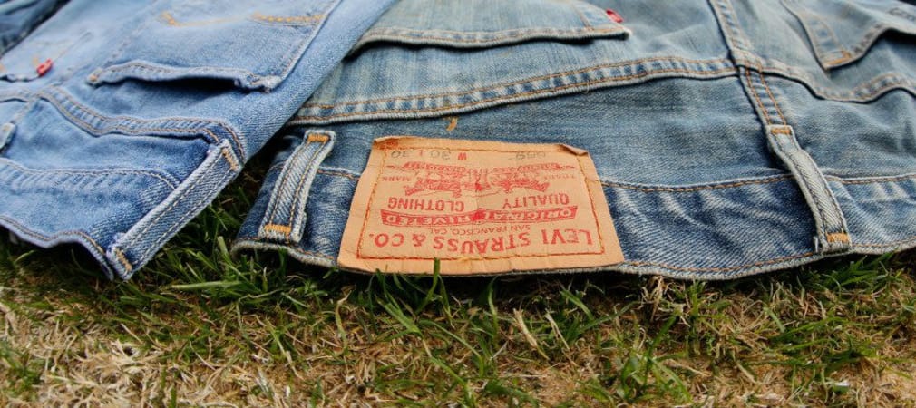 Jeans Golfplatz Etikette