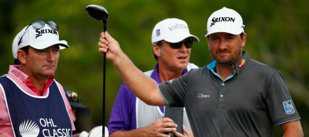 Graeme McDowell (re) mit seinem Caddie (li) - Diese Zusammenarbeit trug bei der OHL Classic Früchte. (Foto: Getty)