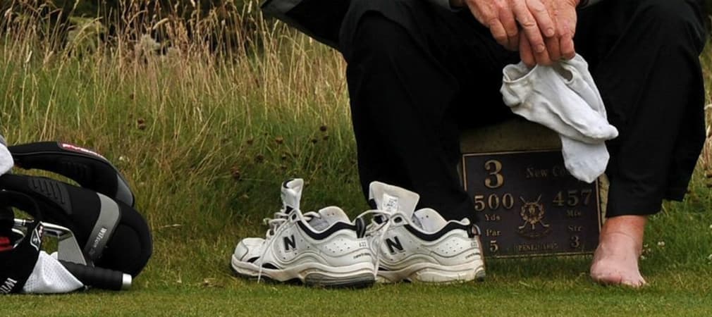 Der erste Werbedeal für die Tour-Caddie-Vereinigung: Funktionssocken. (Foto: Getty)
