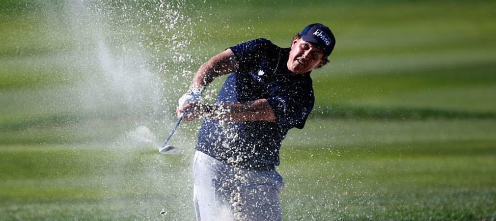 Phil Mickelson geht als Führender ins Finale von Pebble Beach. (Foto: Getty)