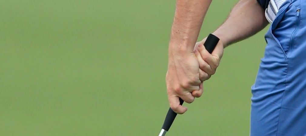 Rory McIlroy hat seinen Griff umgestellt. Die linke Hand greift nun tiefer als die rechte. (Foto: Getty)